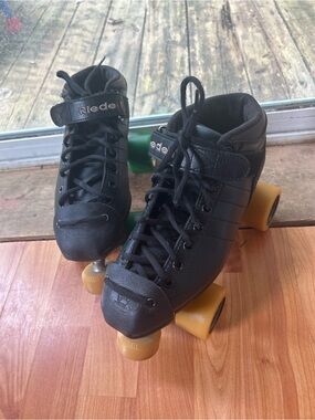 Riedel Black Women’s Roller Skates with Yellow Wheels